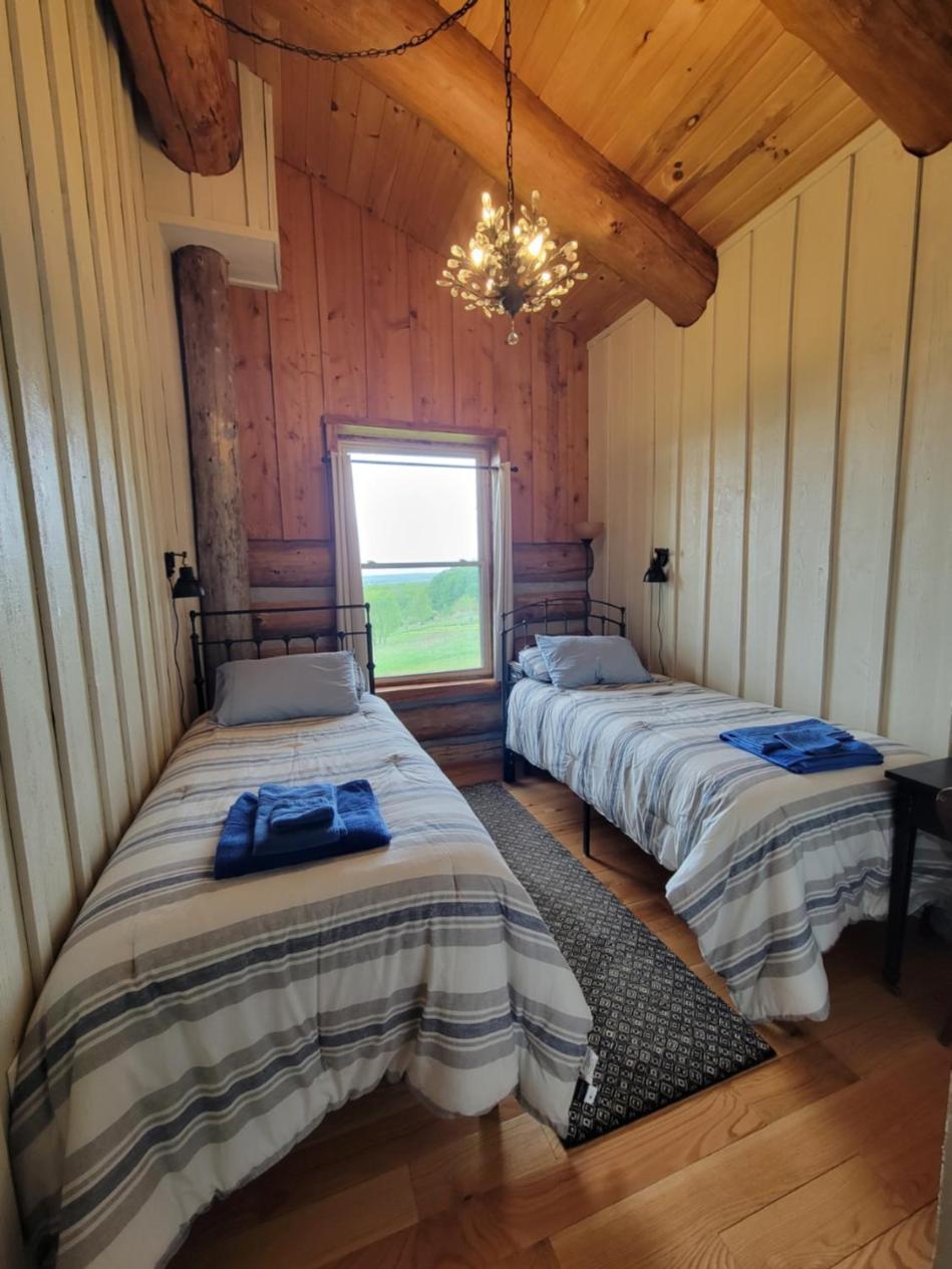 Firefly Creek Lodge Livonia エクステリア 写真